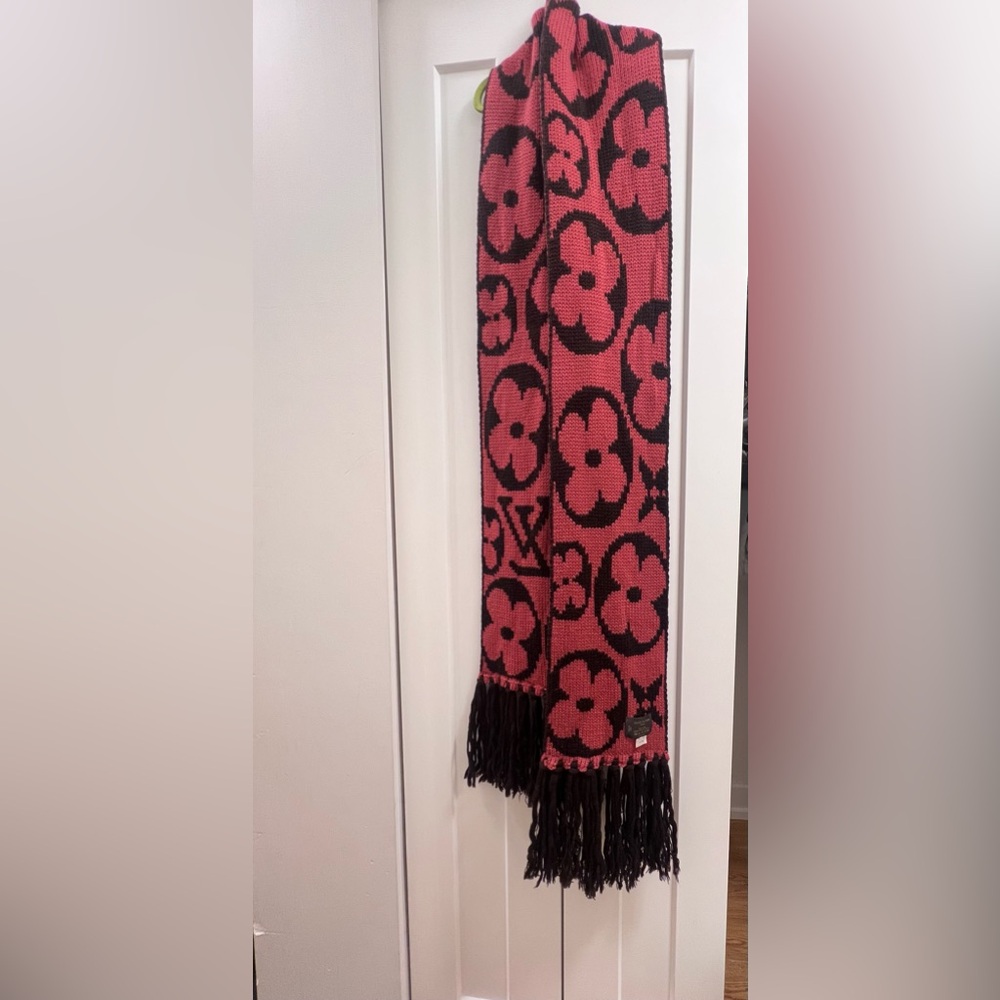 Luis Vuitton Monogram Stole